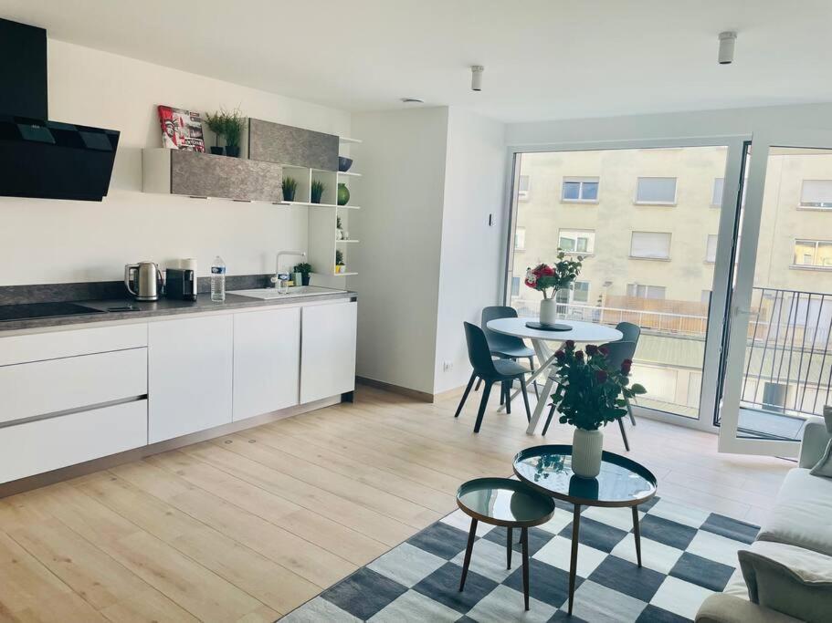 One Bedroom In Center W Terrace