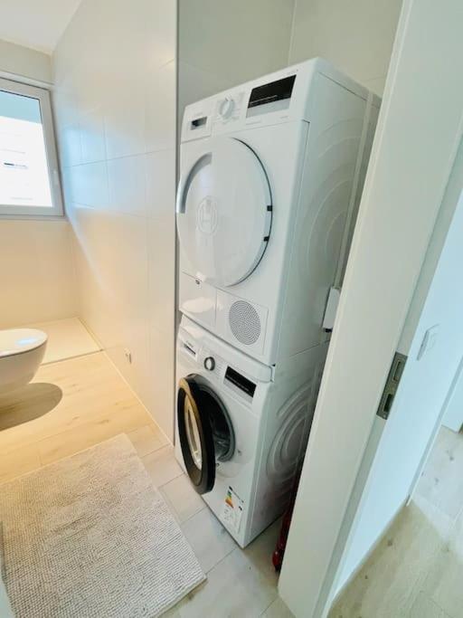 One Bedroom In Center W Terrace *